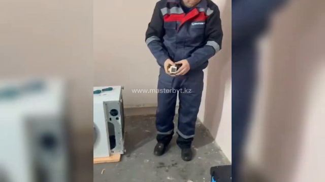 Стиральная машина не сливает воду, причины и решение проблемы #РЕМОНТСТИРАЛКИ #НЕСЛИВАЕТВОДУСТИРАЛК смотреть онлайн