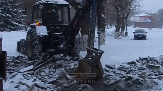 Еще две врезки и готово. Работы на коллекторе на улице Ленина завершатся уже в ближайшие дни смотреть онлайн