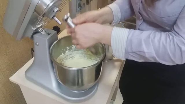 Приготовление печенья и молочного коктейля. Часть 2 смотреть онлайн