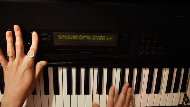 Korg M1 some custom patches and editing! смотреть онлайн