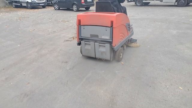 Подметальная машина Hako смотреть онлайн