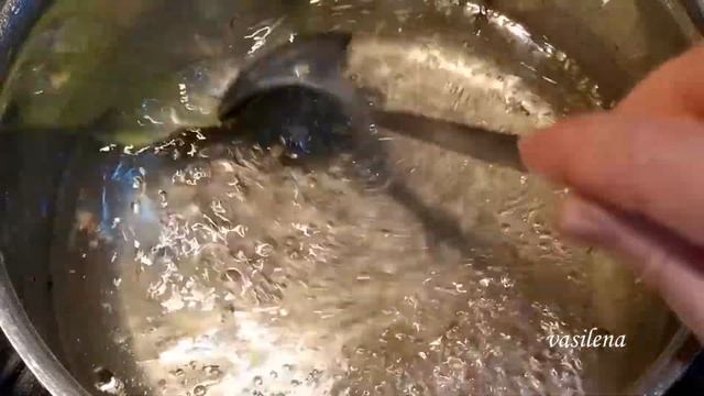 КАК ЗАСОЛИТЬ СКУМБРИЮ. Простой и вкусный рецепт рыбы в маринаде. смотреть онлайн