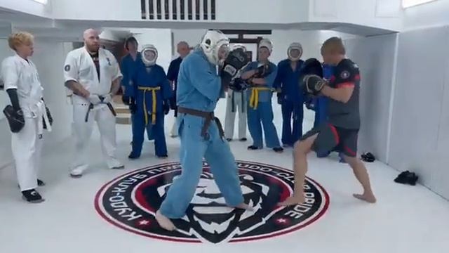Отработка максимально быстрого перехода из защиты к атаке смотреть онлайн