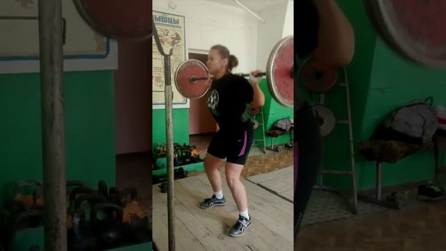 Гиревой спорт. М. Македонских приседания 55кг: 100раз