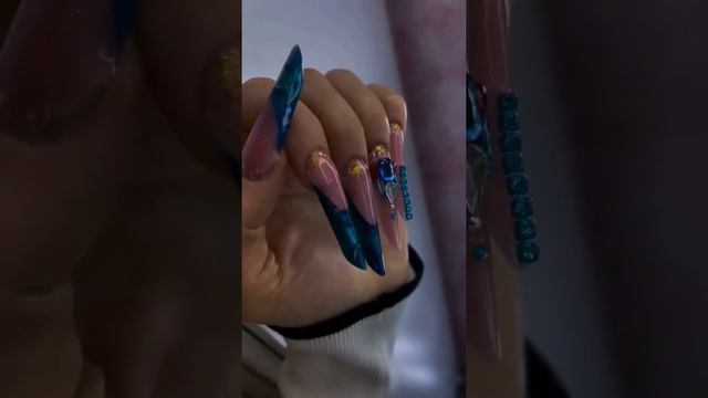 Готический миндаль? смотреть онлайн