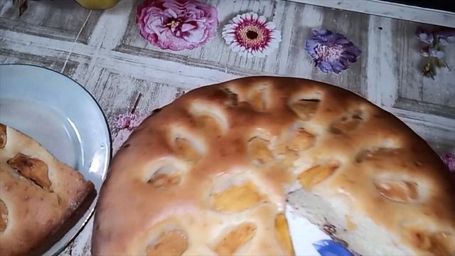 Пирог с персиками и изюмом смотреть онлайн