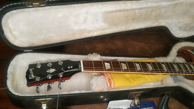 Changing Strings With Locking Tuners On Gibson SG 3x3 Style смотреть онлайн