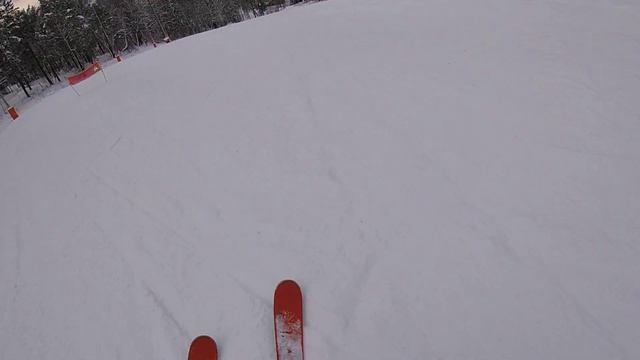 Быстрый спуск на горных лыжах. Горно-Алтайск, Манжерок. смотреть онлайн