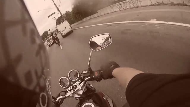 Eddie Em Apuros - Despedida da FaVeLa - Suzuki Gsr 125cc смотреть онлайн