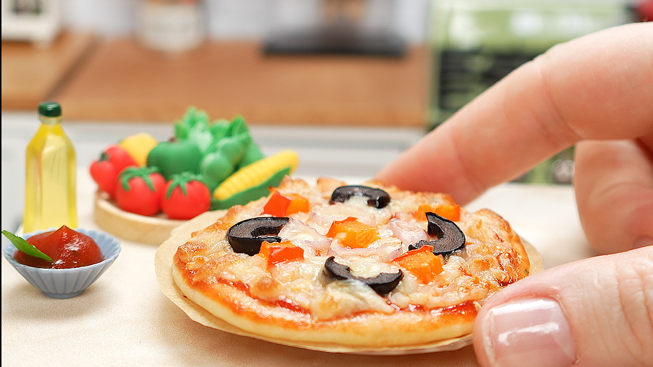 Восхитительная Овощная Мини Пицца! ?? Настоящая Пицца в Миниатюре | Мини Кухня смотреть онлайн