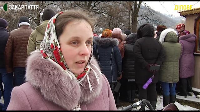 На Закарпатті громада ПЦУ провела першу службу в храмі, де раніше молилися вірники УПЦ МП смотреть онлайн