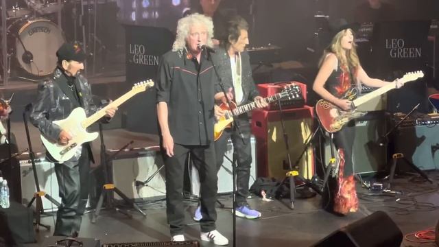 Hello Mary Lou - Brian May, Ronnie Wood, James Burton - London Palladium - 4th June 2023 смотреть онлайн