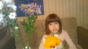 Моя дочка поет песню «Спроси у  жизни строгой, какой идти дорогой»