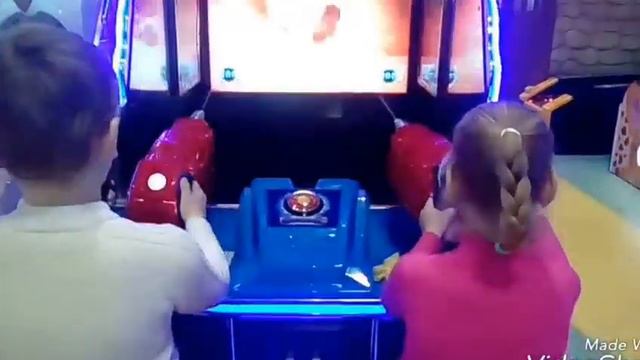 Дети Выиграли в автоматах 2000 тикетов. смотреть онлайн