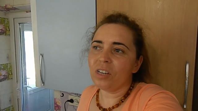 Мои старые часы,жарим пончики,плитка на подоконнике.