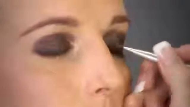 TrueTouch™«Техника нанесения макияжа smokyeyes» смотреть онлайн
