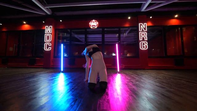 АЛЕНА КУЗА // FRAME UP STRIP (Пролетарская) смотреть онлайн