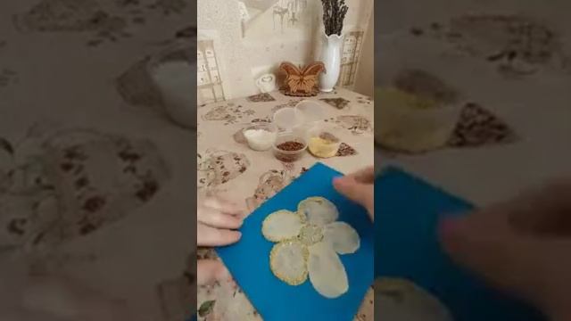 Занятия по творчеству. Рисование крупами! смотреть онлайн