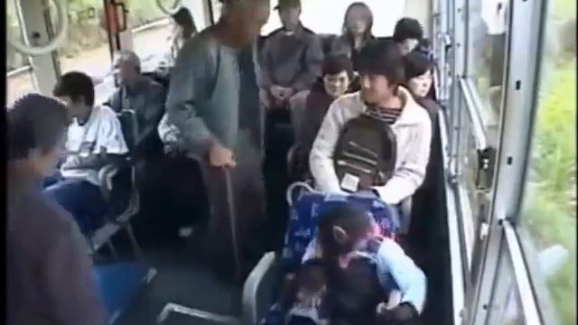 Даже обезьяна в наше время иногда культурней молодежи смотреть онлайн