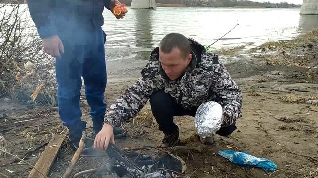 Рыбалка 2020 на Дону. Запекаем утку на костре. смотреть онлайн