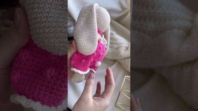 Зайка вязаная крючком #вяжуназаказ #вязаниекрючком #вязаныеигрушки #амигуруми #вяжукрючком #вязание смотреть онлайн