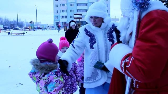 Новогодняя игровая программа "Дед Мороз идет к Вам в гости" смотреть онлайн
