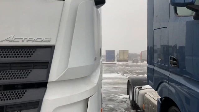 Вольво ФМ зеленые из-под ADR или Мерседес смотреть онлайн