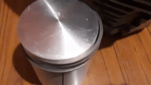 Как происходит охлаждение поршня в 2х тактных двигателях мотоциклов.