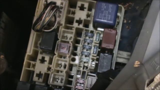 Toyota Yaris Verso 1.3 2001 location of fuses смотреть онлайн