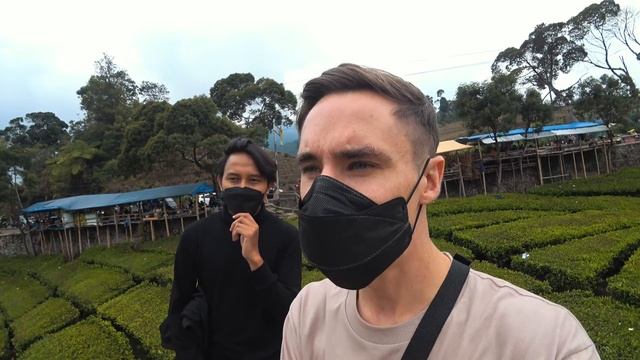 Foreigners Surprised by West Java’s Beauty ?? | w/ Mas and Miss, Bandung, Indonesia Vlog 2021 смотреть онлайн