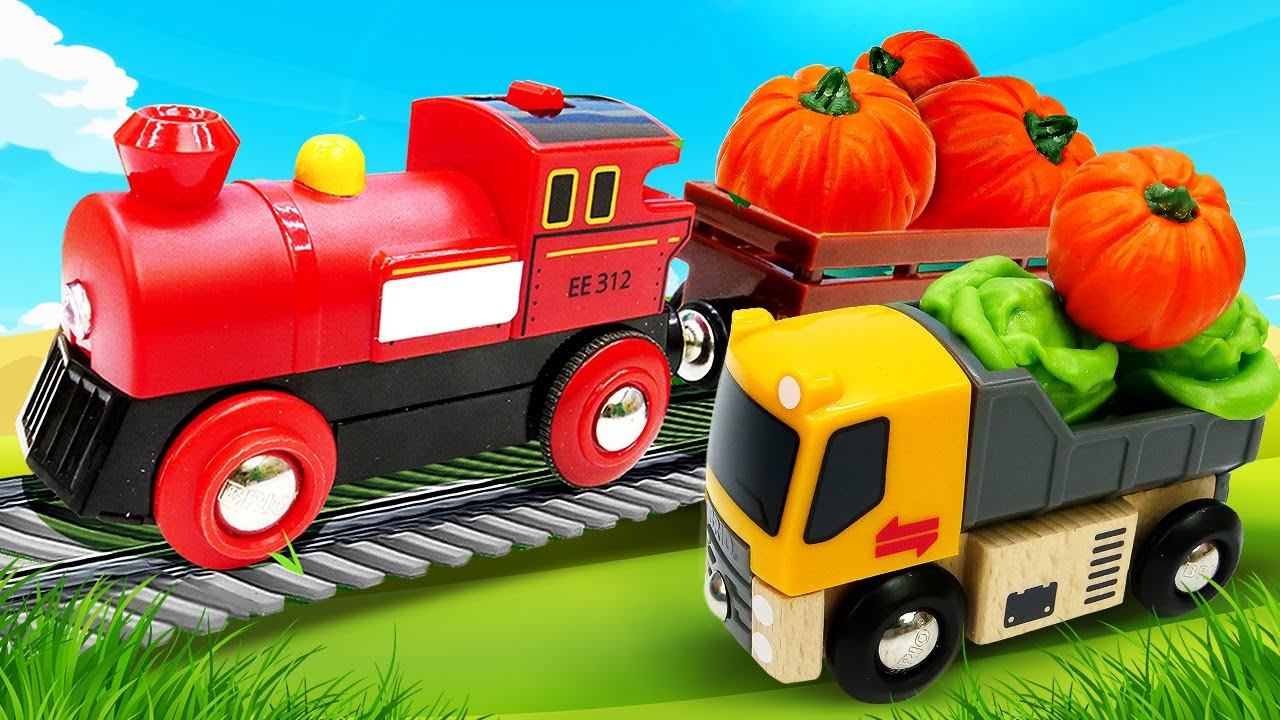 Toy BRIO train on the wooden railway brings harvest to the city - Play set for kids. смотреть онлайн