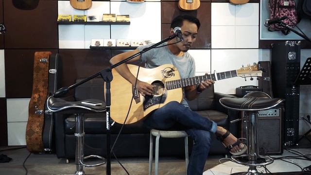 Nissan Fortz - Boneka (Seisi Rumah) Live at Kitharra Guitar Shop смотреть онлайн