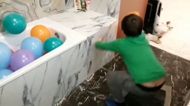 Ванная с шариками, лопни попой челлендж смотреть онлайн