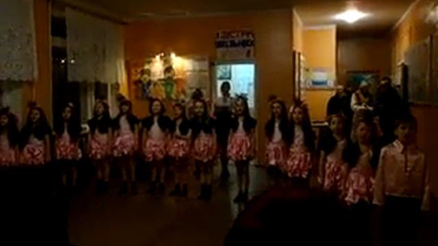 Сумы, 4 школа, ансамбль "Перлинки" "Мир детства" смотреть онлайн