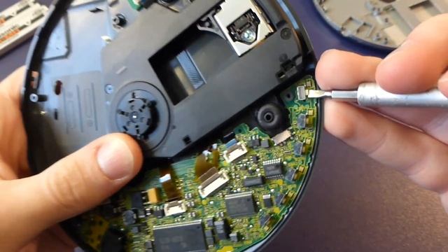 Teardown of the World's Thinnest Portable CD Player in 2004 смотреть онлайн