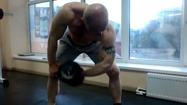 Концентрированный подъем на бицепс смотреть онлайн