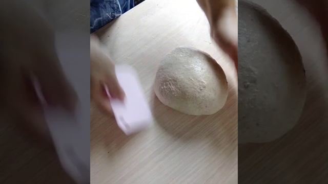Ручной замес пшеничного хлеба. смотреть онлайн