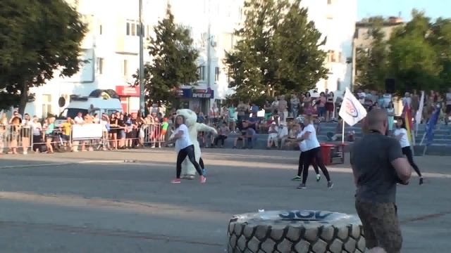 День физкультурника. Новомосковск. 2017 Выступление от инструктора Олимпа смотреть онлайн