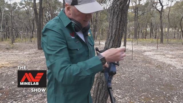 Minelab GOLD MONSTER 1000 Metal Detector - Connecting Bluetooth Headphones