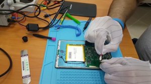 Самый простой ремонт !!!! Электронная книжка Pocketbook, не включается.