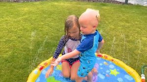 София и Ника сделали АКВАПАРК дома. Софунья Шалунья