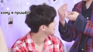 СМЕШНЫЕ И МИЛЫЕ МОМЕНТЫ STRAY KIDS:) делают прически Феликсу и ЧанБину