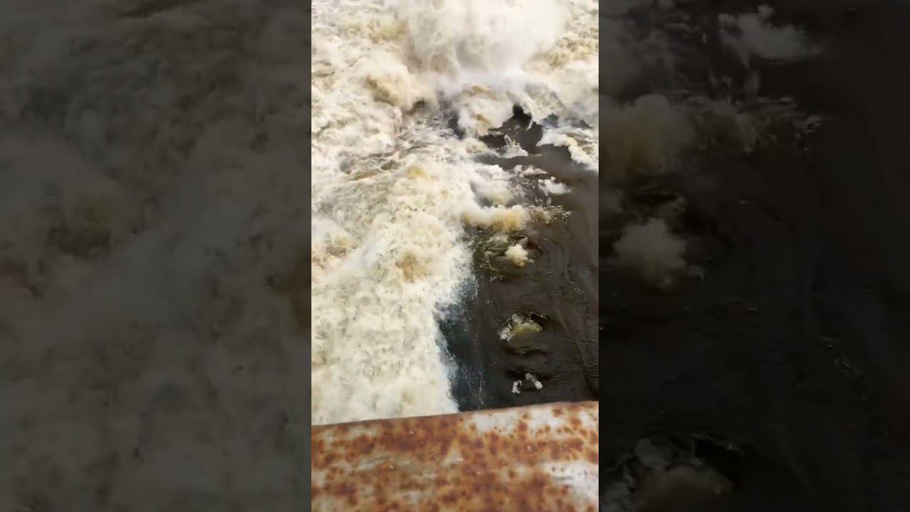 Волга. Сброс воды с ГЭС #волга #красиво #залипалка