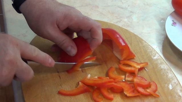 ВКУСНАЯ ПИЦЦА БЕЗ МУКИ / МУЖЧИНА НА КУХНЕ смотреть онлайн
