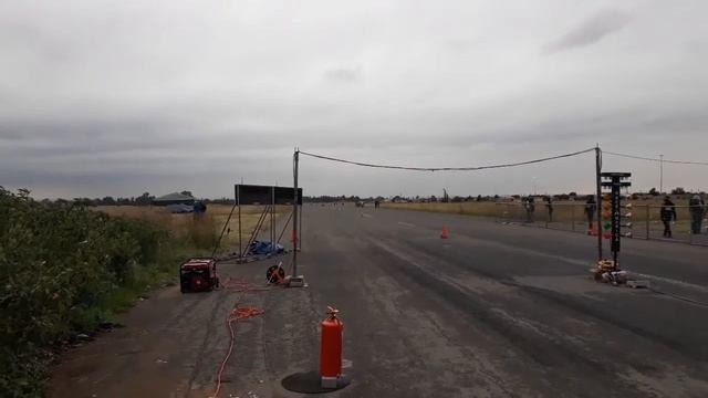 Tuned Ford Fiesta ST 1/4 mile pass смотреть онлайн