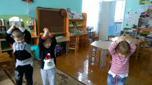 Зарядка для детей (младшая группа "Ромашка", садик "Світлячок"). смотреть онлайн