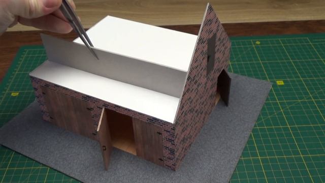 Гараж из картона своими руками с лед подсветкой.The garage workshop of cardboard with the ice light смотреть онлайн