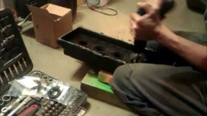 замена сальников колодцев  клапанной крышки на ниссан ад