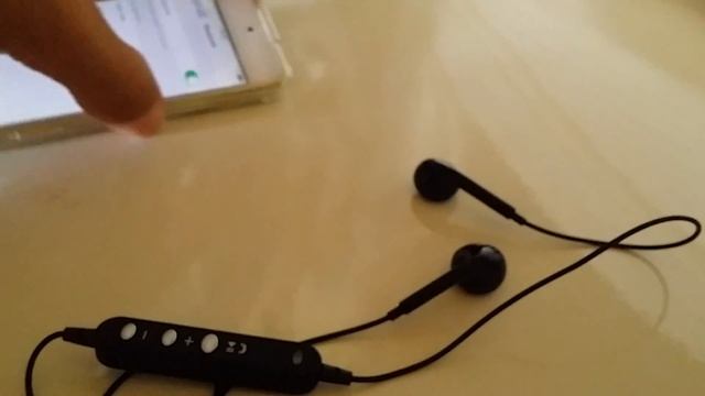 How to connect Sports wireless bluetooth headset stereo earphones to Ipod (pairing tutorial) смотреть онлайн