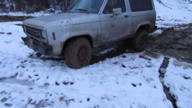 Форд Бронко 2 маленький - не гребёт передний мост смотреть онлайн